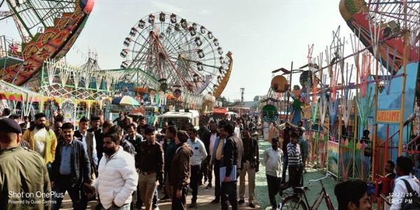 ग्वालियरः व्यापार मेले का सैलानियों ने लिया आनंद, अधिकारियों ने किया निरीक्षण