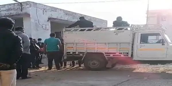 बेकाबू कार पलटने से युवक की मौत