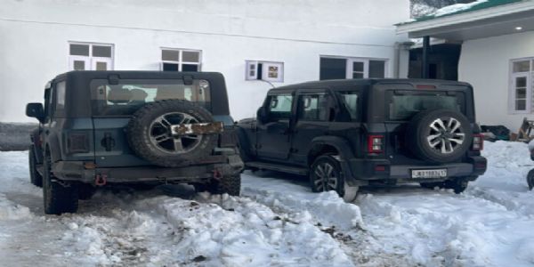 गुलमर्ग में खतरनाक बर्फ में गाड़ी चलाने पर सोशल मीडिया इन्फ्लुएंसर समेत दो लोगों पर केस दर्ज