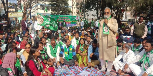 मनरेगा हटाकर वीबी जी राम जी बिल लाने के विरोध में झामुमो ने दिया धरना