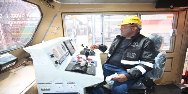 बोत्स्वाना के परिवहन एवं अवसंरचना मंत्री ने बरेका में भ्रमण किया,रेल इंजनों के डिज़ाइनों को देखा