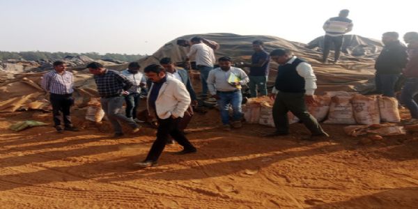 मार्कफेड एमडी ने बस्तर के उपार्जन व संग्रहण केंद्रों का किया निरीक्षण