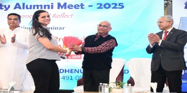 कामधेनु विश्वविद्यालय में पूर्व छात्र-छात्राओं का मिलन समारोह संपन्न