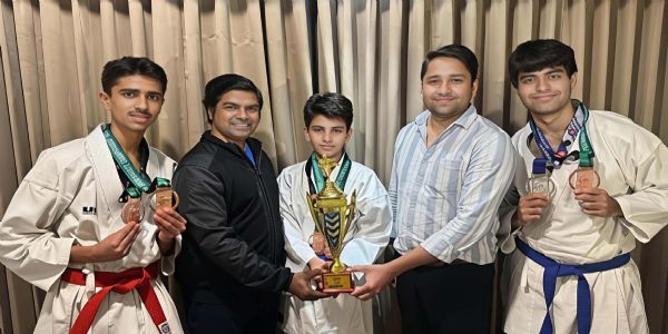 कराटे चैंपियनशिप में गुजरात से मेडल जीतकर लाए गुरुग्राम के खिलाड़ी