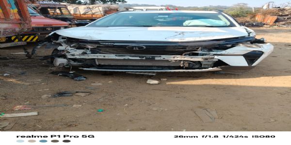 सड़क दुर्घटना में घायल व्यक्ति की मौत, कार जब्त