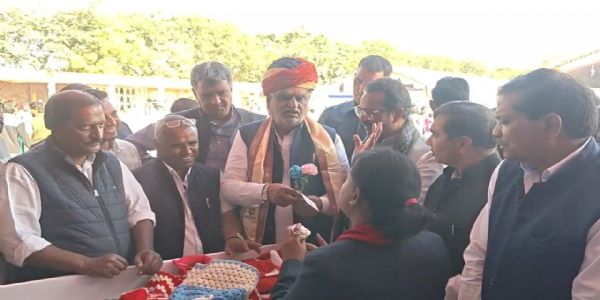 स्वदेशी मेले का राजीविका स्वयं सहायता समूह की महिलाओं ने किया भ्रमण