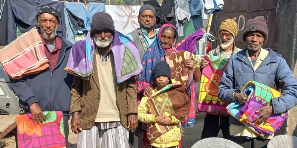 भारतीय एकता कमेटी के जरूतमंदों के बीच किया कंबल वितरण