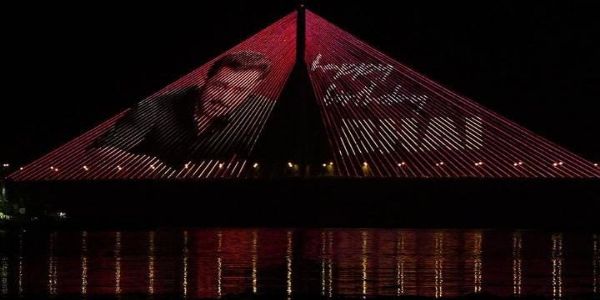 सलमान खान के जन्मदिन पर मुंबई सी लिंक बना स्पेशल ट्रिब्यूट, जगमगाईं लाइट्स