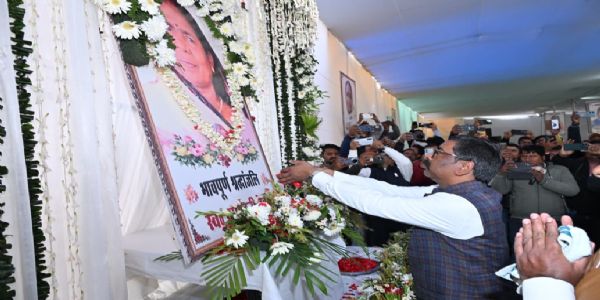 मंत्री संजय यादव की माताजी के श्रद्धांजलि समारोह सह शांति भोज में मुख्यमंत्री हुए शामिल