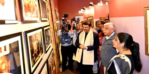 महाराष्ट्र के मुख्यमंत्री देवेन्द्र फडणवीस ने जबलपुर में रामायण से संबंधित प्रदर्शनी का किया लोकार्पण