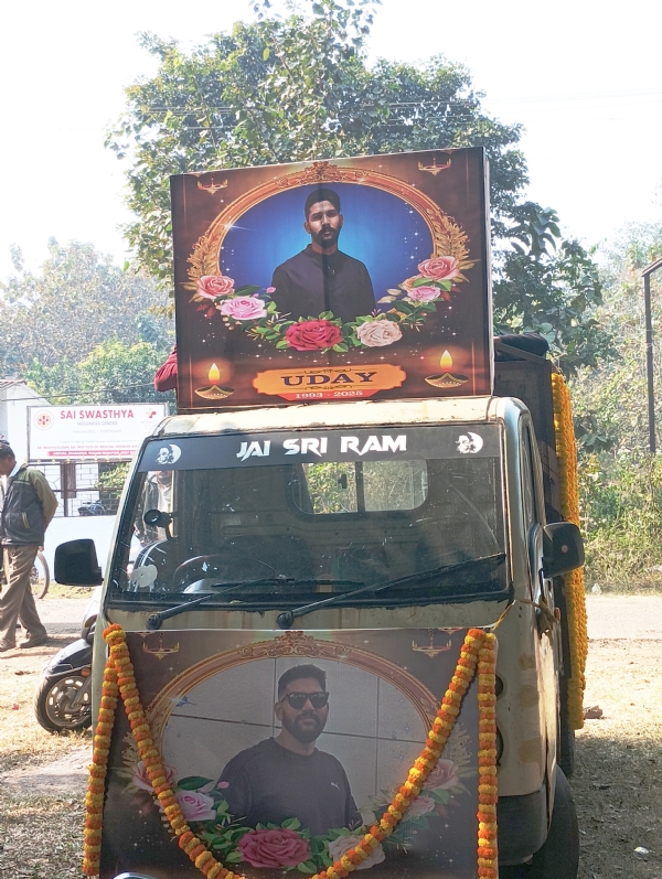 मृतक उदय के लिए उमड़ी भीड़ मृतक उदय के लिए उमड़ी भीड़