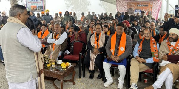 सत शर्मा ने सुचेतगढ़ में अटल स्मृति सम्मेलन में अटल बिहारी वाजपेयी को भावभीनी श्रद्धांजलि अर्पित की