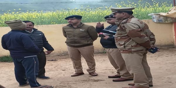 आगरा : आश्रम परिसर में मंदिर सेवादार की धारदार हथियार से निर्मम हत्या, मचा हड़कम्प