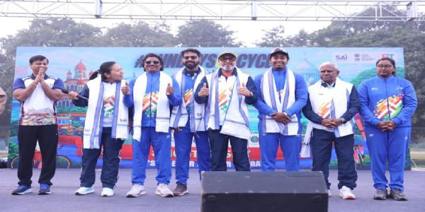 कोलकाता में फिट इंडिया संडेज ऑन साइकिल 2025 के अंतिम संस्करण में जुटे ओलंपियन और खेल प्रेमी
