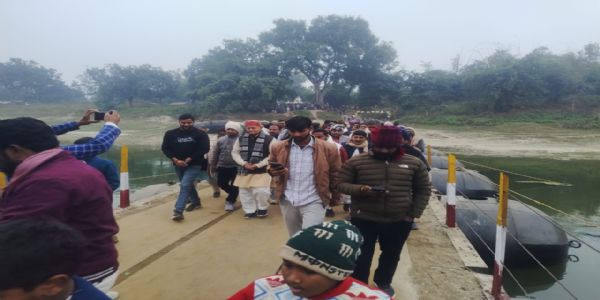 जौनपुर में सुभासपा विधायक ने किया सई नदी पर पीपा पुल का उद्घाटन