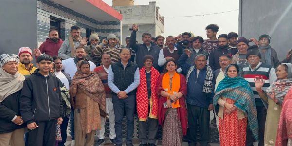 सीमा से सटे गांव डुग में भी रही ‘मन की बात’ कार्यक्रम की धूम, भाजपा नेत्री रेखा महाजन ने किया कार्यक्रमों का नेतृत्व