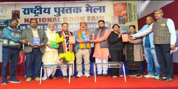 राष्ट्रीय पुस्तक मेला के तीसरे दिन लोगों का समय बीता किताबों के संग