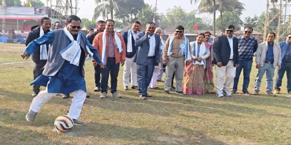 एक दिवसीय डे-नाइट फुटबॉल प्रतियोगिता का आयोजन