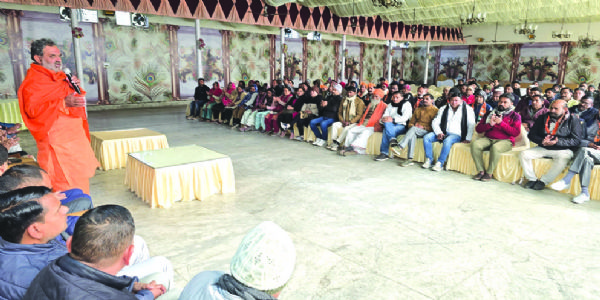 अटल बिहारी वाजपेयी के विजन और विचारधारा को आगे बढ़ाएं:स्वामी यतीश्वरानंद