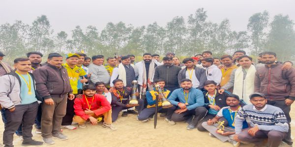 सद्भावना क्रिकेट टूर्नामेंट में फाइनल में महोली बनी चैंपियन