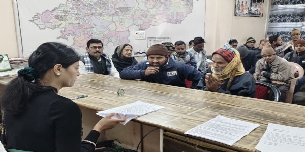 मीरजापुर में अनुप्रिया पटेल ने सुनीं समस्याएं, अधिकारियों को दिए निस्तारण के निर्देश