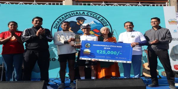 धर्मशाला साइकिल राइड के 10 किलोमीटर वर्ग में आकाश वर्मा और भाग्यश्री विजेता