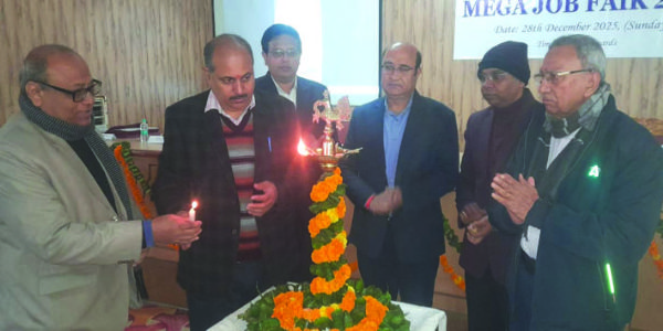 हमारे छात्रों में प्रतिभा की कमी नहीं, धैर्य और संयम से लक्ष्य की ओर बढ़ें: सीडीओ