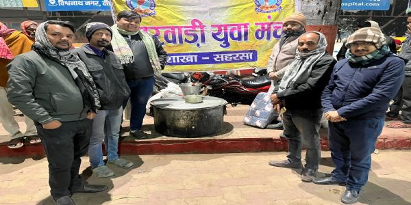 जरूरतमंदाें के बीच भोजन व गर्म कपड़े का किया गया वितरण