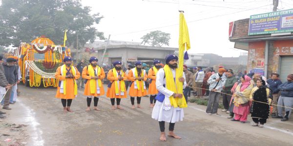 आर एस पुरा में श्री गुरु गोविंद सिंह जी के प्रकाश पर्व के उपलक्ष्य पर निकाला नगर कीर्तन