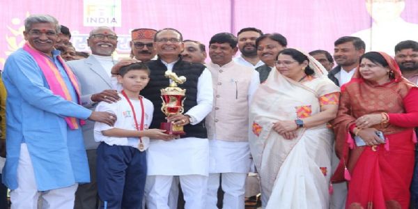 खेलों से भी बनाया जा सकता है भविष्य, मेहनत और धैर्य से अभ्यास की आवश्यकता : शिवराज सिंह