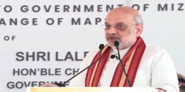 मिजोरम में शनिवार को असम राइफल्स के स्थानांतरण समारोह को संबोधित करते हुए केंद्रीय गृह मंत्री अमित शाह।