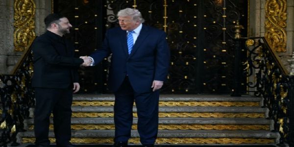 फ्लोरिडा के मार-ए-लागो में यूक्रेन के राष्ट्रपति व्लादिमीर जेलेंस्की और अमेरिका के राष्ट्रपति डोनाल्ड ट्रंप। फोटो - सीबीएस न्यूज फ्लोरिडा के मार-ए-लागो में यूक्रेन के राष्ट्रपति व्लादिमीर जेलेंस्की और अमेरिका के राष्ट्रपति डोनाल्ड ट्रंप। फोटो - सीबीएस न्यूज