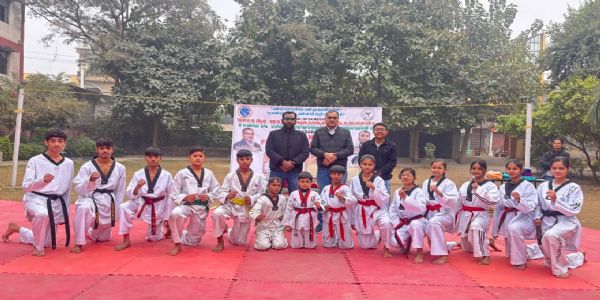 थापा ताइक्वांडो एकेडमी में मनाया गया चतुर्थ वार्षिक महोत्सव में सम्मानित हुए खिलाड़ी। थापा ताइक्वांडो एकेडमी में मनाया गया चतुर्थ वार्षिक महोत्सव में सम्मानित हुए खिलाड़ी।