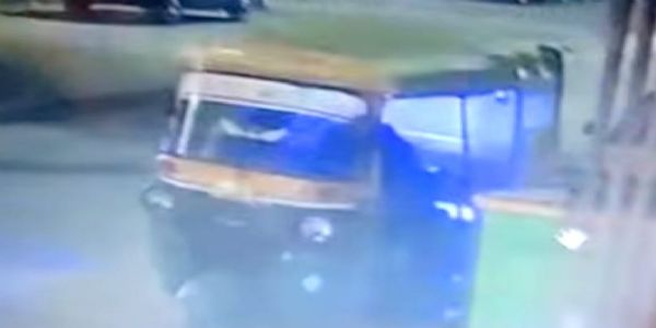 कार से चोरी, सीसीटीवी में ऑटो सवार दिखे संदिग्‍ध युवक