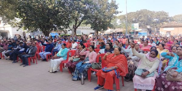 महंगाई भत्ता सहित 11 सूत्री मांगों को लेकर कर्मचारी अधिकारी फेडरेशन की हड़ताल शुरू