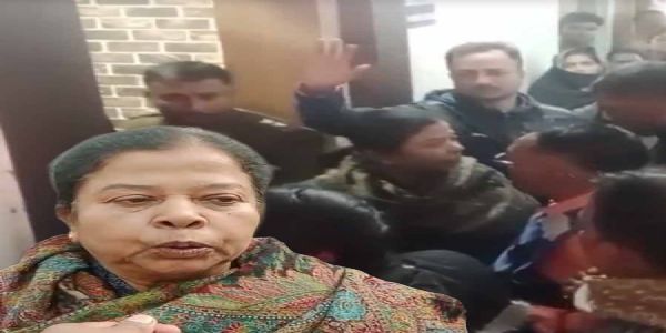 एसआईआर सुनवाई केंद्र पर हंगामा, तृणमूल विधायक ने असीमा पात्र प्रक्रिया रुकवाई