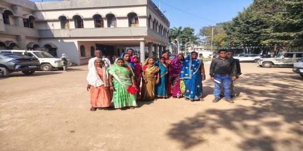 धमतरी : अवैध शराब बिक्री को लेकर ग्रामीणों में आक्रोश, ग्रामीण पहुंचे कलेक्ट्रेट