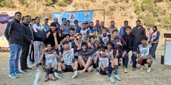 डीएवी पीजी कॉलेज बना फुटबाल प्रतियोगिता में विजेता