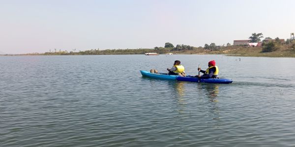 पर्यटकों का उत्साह बढ़ा रहा बोटिंग का मजा, प्रमुख जलाशयों में हर दिन उमड़ रही भीड़