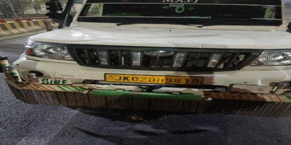 जम्मू में नेहरू मार्केट पुलिस चौकी ने मवेशियों की अवैध ढुलाई में शामिल एक वाहन को रोका