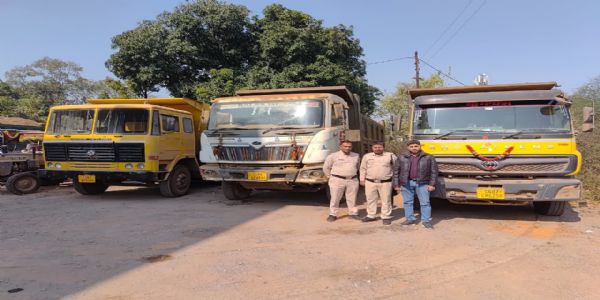 धमतरी :खनिज माफिया पर प्रशासन का शिकंजा, तीन हाईवा जब्त