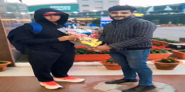 प्रणव ने क्रिकेटर वैभव से मुलाकात कर दी बधाई