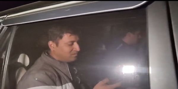 साइबर ठगी के मामले में दिल्ली पुलिस की टीम कुमारधुबी पहुंची