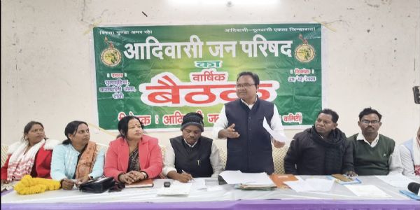 अधिकारि‍यों की मिलीभगत से हडपी जा रही आदिवासि‍यों की जमीन : प्रेमशाही