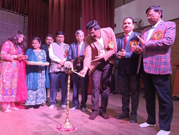 सीएसए में बीएससी कृषि, वानिकी, उद्यान व कम्युनिटी साइंस के छात्र-छात्राओं ने फ्रेशर्स पार्टी का किया आयोजन, कुलपति ने दी अनुशासन की हिदायत सीएसए में बीएससी कृषि, वानिकी, उद्यान व कम्युनिटी साइंस के छात्र-छात्राओं ने फ्रेशर्स पार्टी का किया आयोजन, कुलपति ने दी अनुशासन की हिदायत