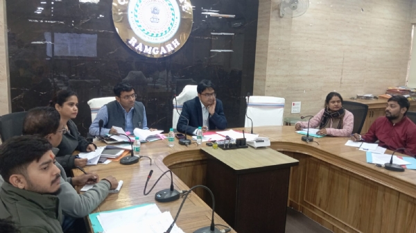 बैठक में शामिल अधिकारी बैठक में शामिल अधिकारी