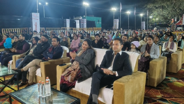 अशोकनगर: कविता सेठ की गायकी पर झूमे लोग