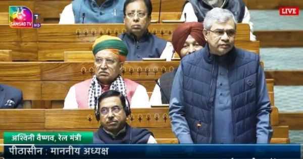 रेल मंत्री अश्विनी वैष्णव बुधवार को लोकसभा में प्रश्नकाल के दौरान रेल मंत्री अश्विनी वैष्णव बुधवार को लोकसभा में प्रश्नकाल के दौरान