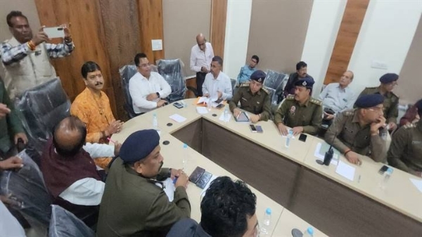 कलेक्टर की अध्यक्षता में रणजीत हनुमान मंदिर में हुई बैठक