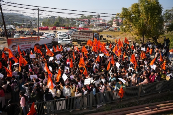 प्रदर्शन के दौरान एकत्रित कार्यकर्ता। प्रदर्शन के दौरान एकत्रित कार्यकर्ता।